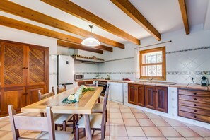 Kühlschrank, Mikrowelle, Ofen, Geschirrspüler
