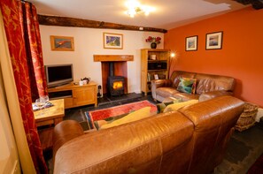 DVD player - Peggy Hill Cottage - Two Bedroom House, Sleeps 4 (Ambleside)