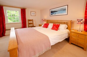 3 bedrooms, bed sheets - Peggy Hill Cottage - Two Bedroom House, Sleeps 4 (Ambleside)