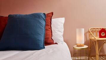 1 bedroom, iron/ironing board, internet, bed sheets