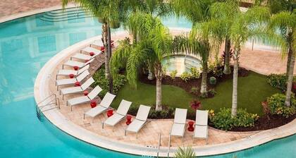 2-Bedroom, 2- Bath, 2 -Balcony, Corner Suite - Minutes from Disney Theme Parks!