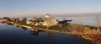 Riverside Lodge Bed & Breakfast on the Honga River    UNIT B