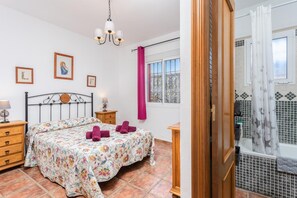 3 dormitorios, tabla de planchar con plancha, wifi y ropa de cama
