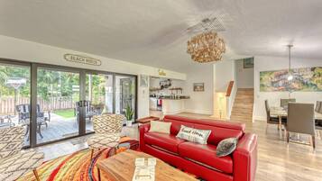 TV connectée, livres, espaces bureaux, imprimantes