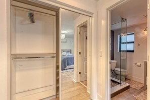 Hårtørrer, håndklæder