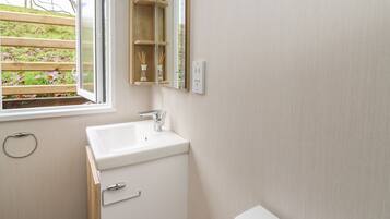 Cottage | Phòng tắm | Buồng tắm vòi sen