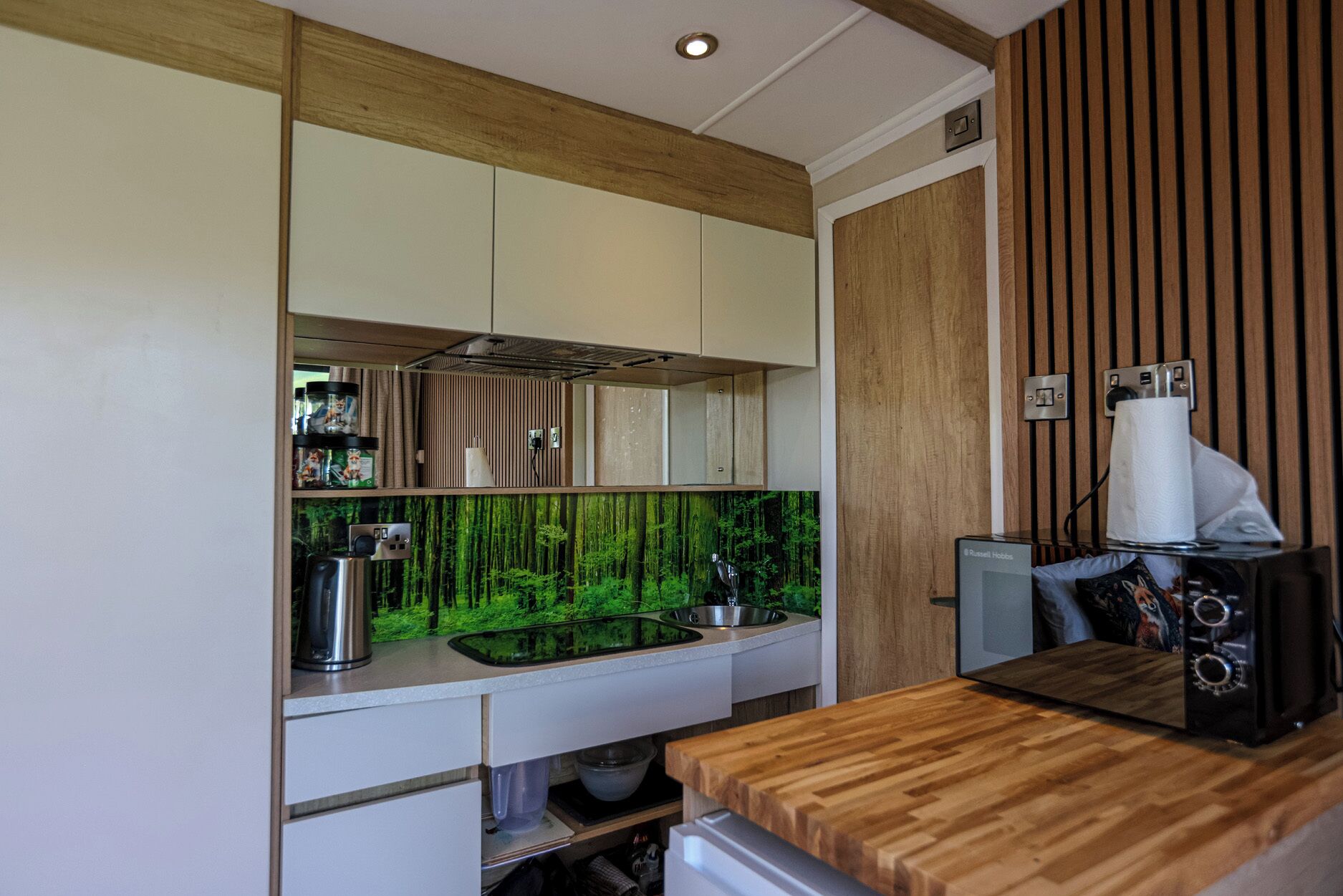 Cottage | Private kitchen | Fridge, electric kettle, cookware/dishes/utensils