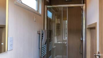 Cottage | Phòng tắm | Buồng tắm vòi sen