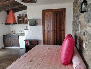 1 bedroom, travel cot, free WiFi, bed sheets