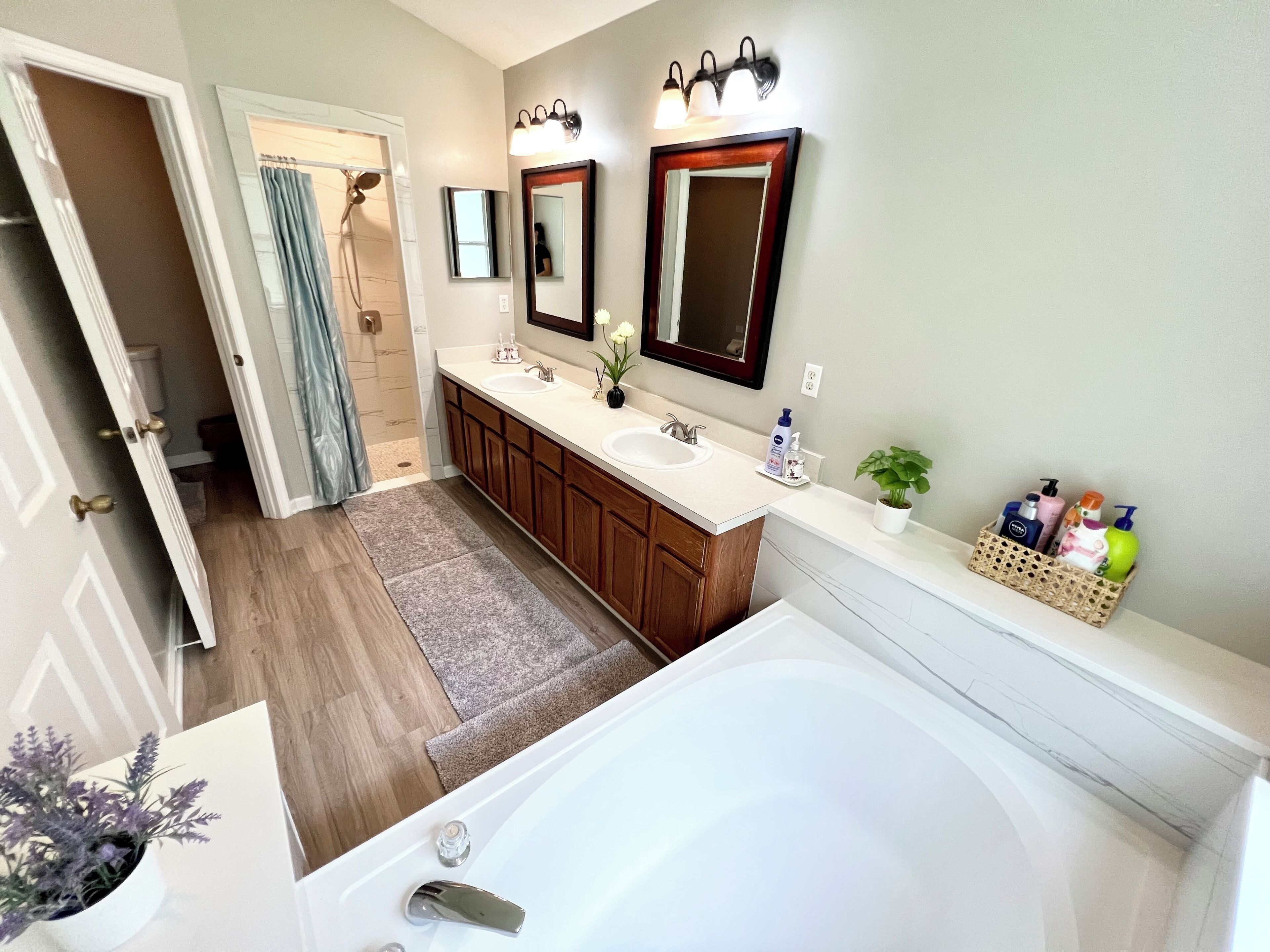 Combined shower/tub, hair dryer, towels, soap