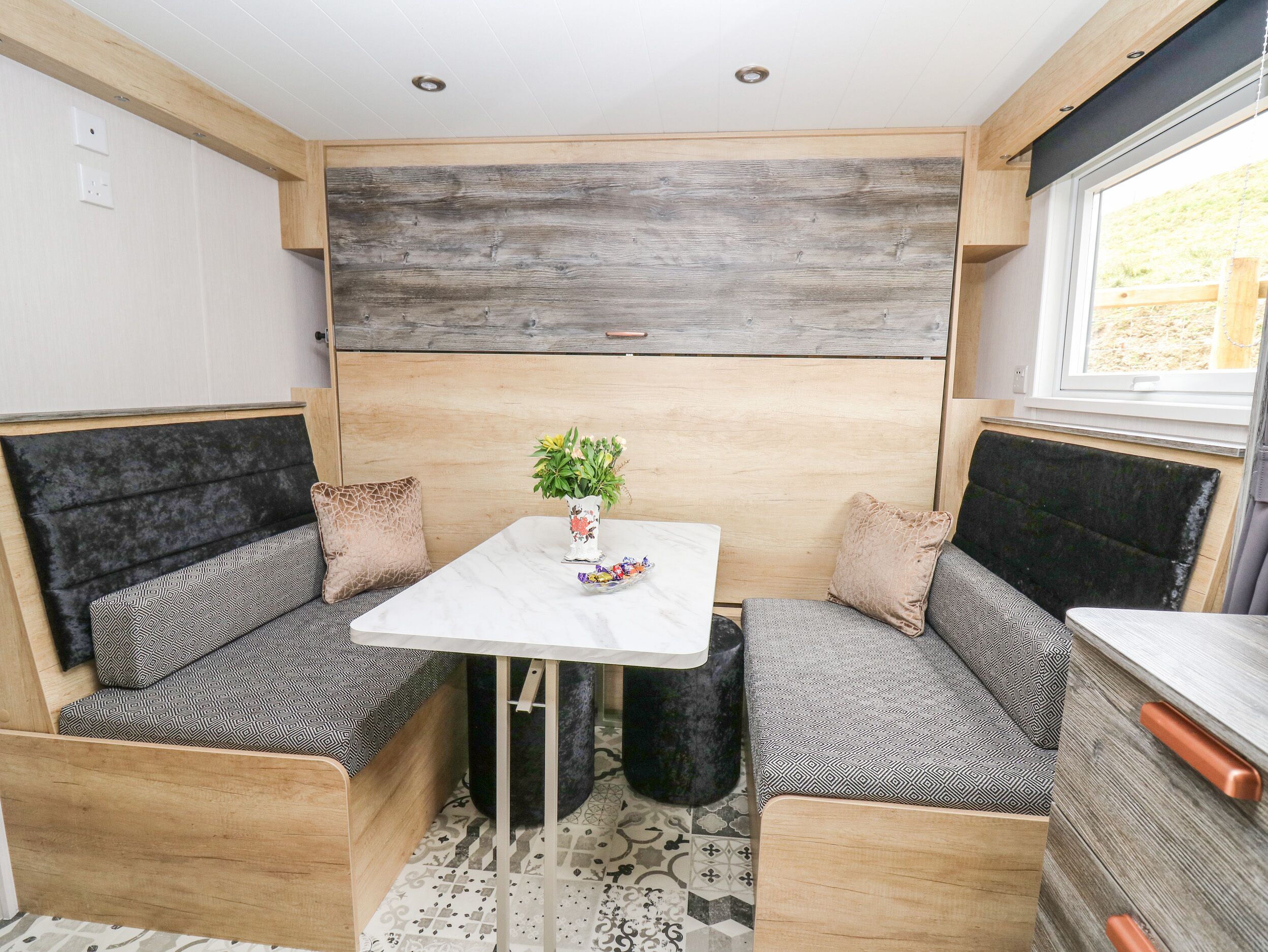 คอทเทจ | ภายใน