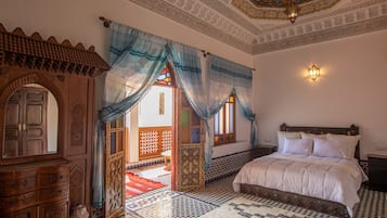 Suíte sênior, várias camas | Roupas de cama premium, cofres nos quartos, individualmente decorados