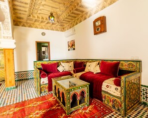 Premium bedding, in-room safe, individually decorated - Riad Sayeda Al Hora (Fes)
