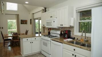 雪櫃、微波爐、焗爐、爐具