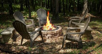 •"Bear Den" MTN Views, Hot Tub, & Secluded•