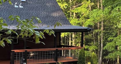 •"Bear Den" MTN Views, Hot Tub, & Secluded•