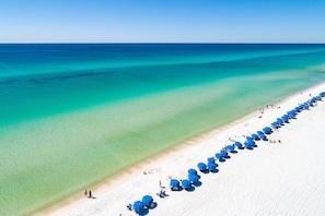 Utsikt mot strand/hav