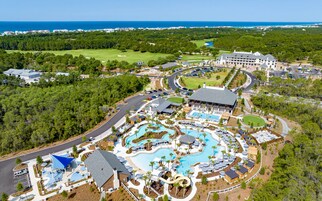 3 piscinas al aire libre, camas de piscina gratis, sombrillas