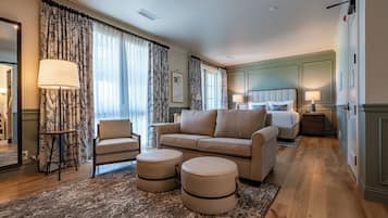 Egyptian cotton sheets, premium bedding, in-room safe, desk