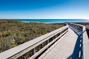 Plage à proximité, sable blanc