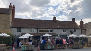 A traditional pub with outdoor seating and a sign reading "The Crown Inn". - Lovely Quiet Cottage in Kemerton! (Tewkesbury)