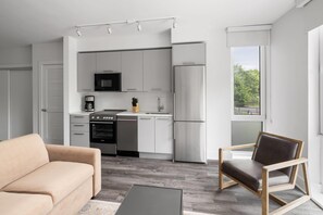 Deluxe Apartment, 1 King Bed with Sofa bed, Non Smoking | Iron/ironing board, free WiFi - Reside Navy Yard, a Wyndham Residence (Washington)