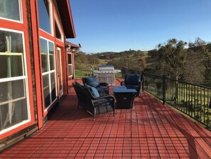 Terrace/patio - Family Friendly Serenity House spacious get-away (La Grange)