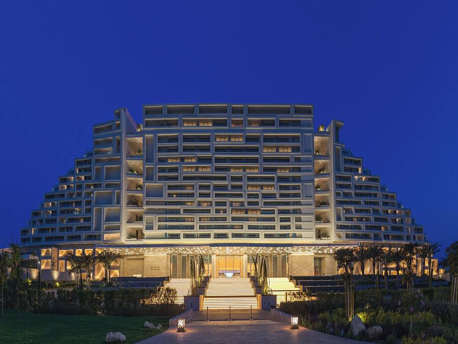 Bagian depan properti - sore/malam