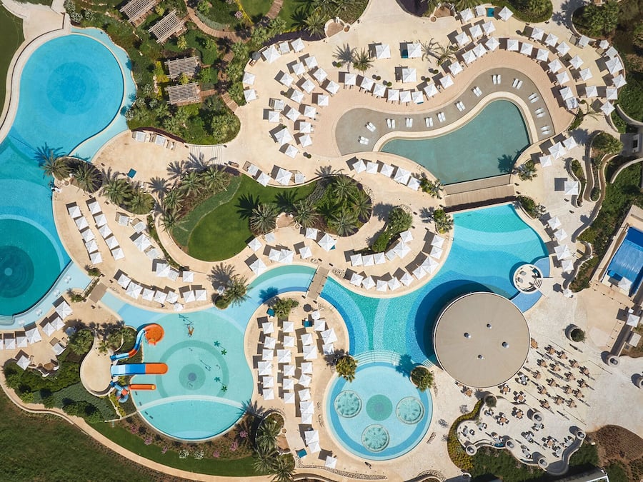 Innendørsbasseng, utendørsbasseng og bassengtelt (mot betaling)