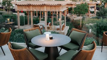 5 restaurants, international cuisine