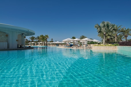 Indoor pool, seasonal outdoor pool, sun loungers