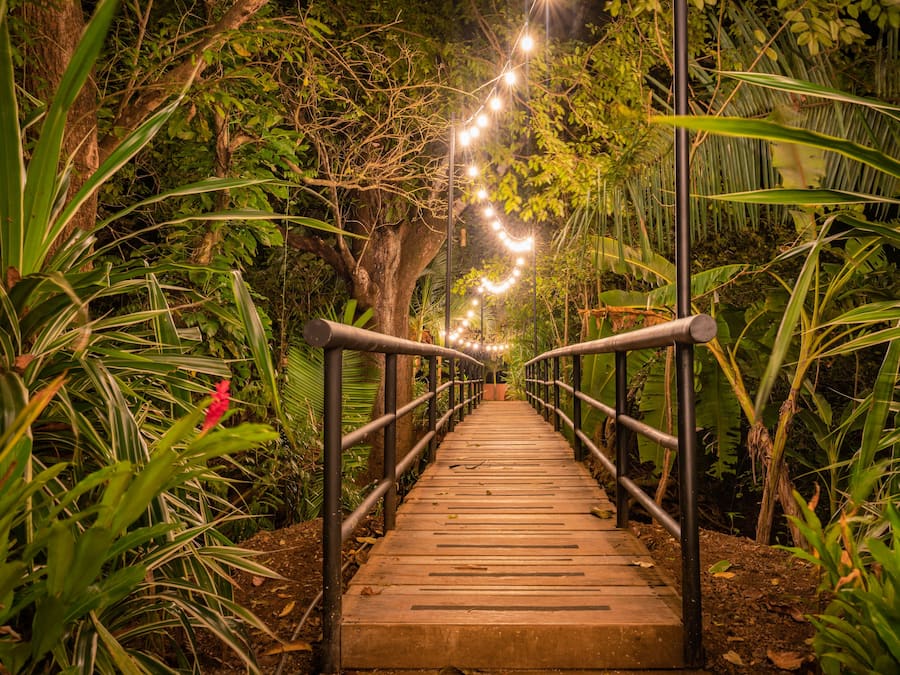 Mặt tiền nơi lưu trú - ban đêm