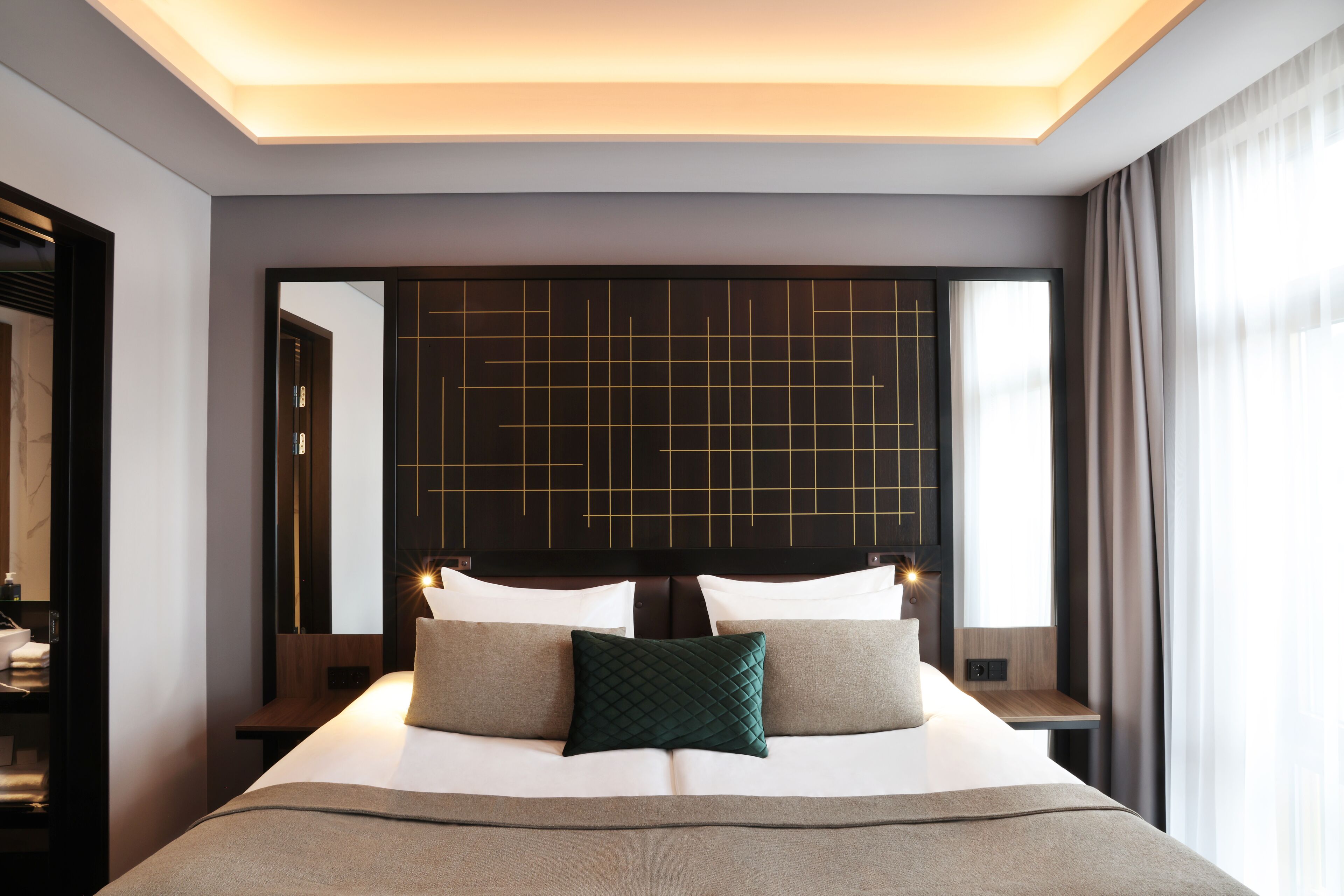 standard double room | 1 bedroom, premium bedding, minibar, in-room safe
