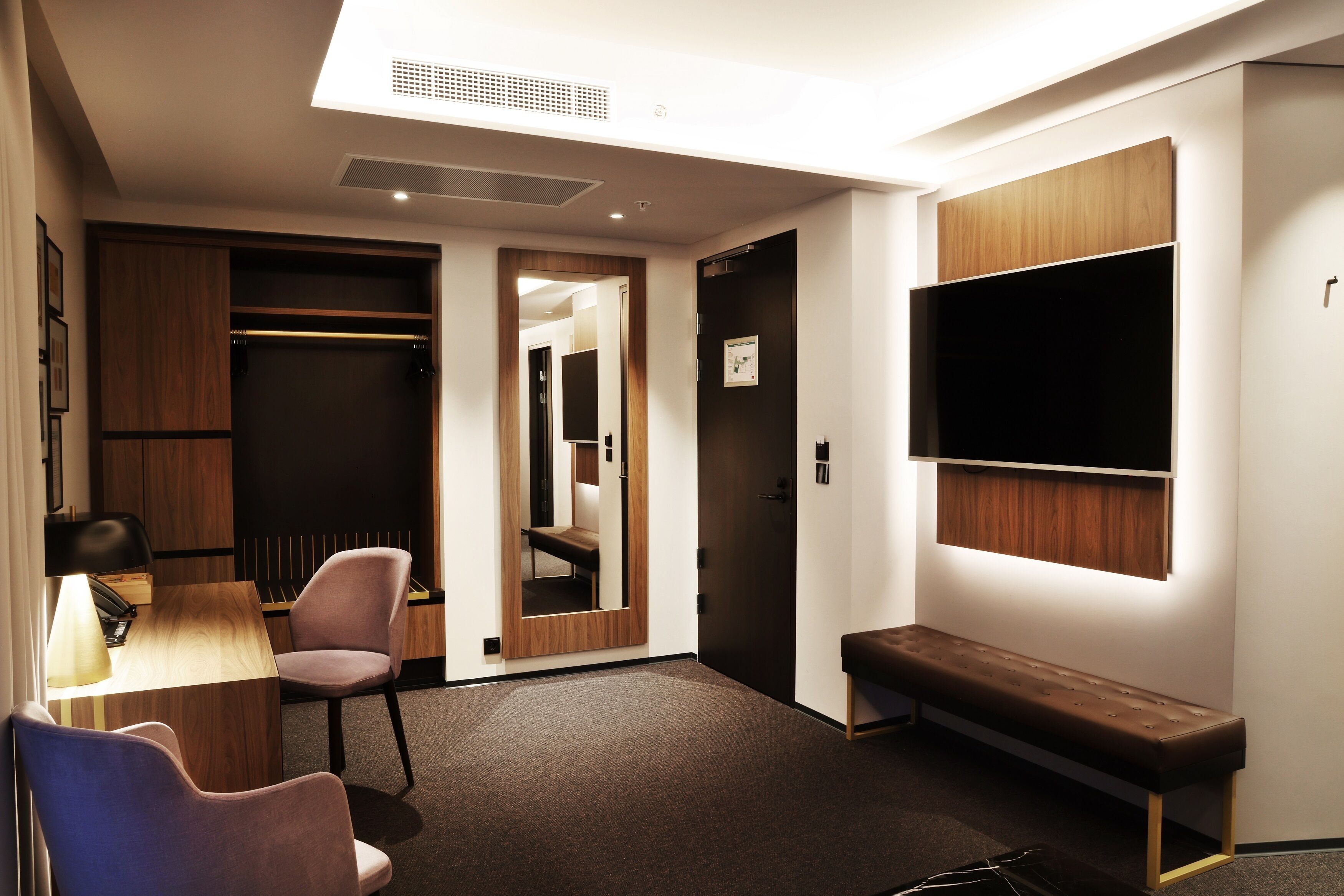 junior suite | 1 bedroom, premium bedding, minibar, in-room safe