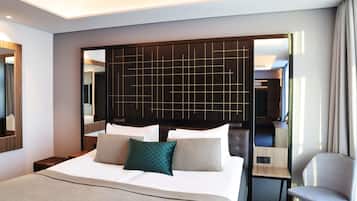 1 bedroom, premium bedding, minibar, in-room safe