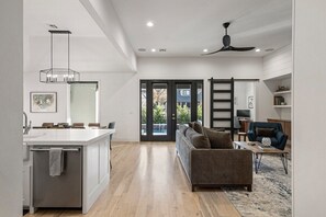 Interior - Gathering Place Luxury-Pool/Spa/OutdoorKitchen (Tulsa)