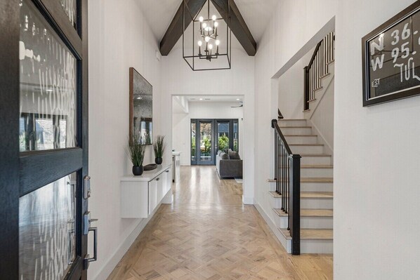 Interior - Gathering Place Luxury-Pool/Spa/OutdoorKitchen (Tulsa)