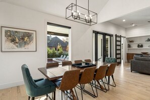 Dining - Gathering Place Luxury-Pool/Spa/OutdoorKitchen (Tulsa)