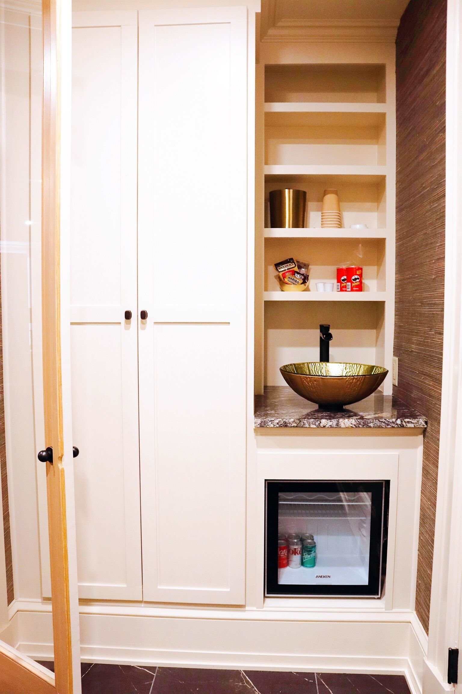 the kennedy suite | living area | 60-inch smart tv with digital channels, tv