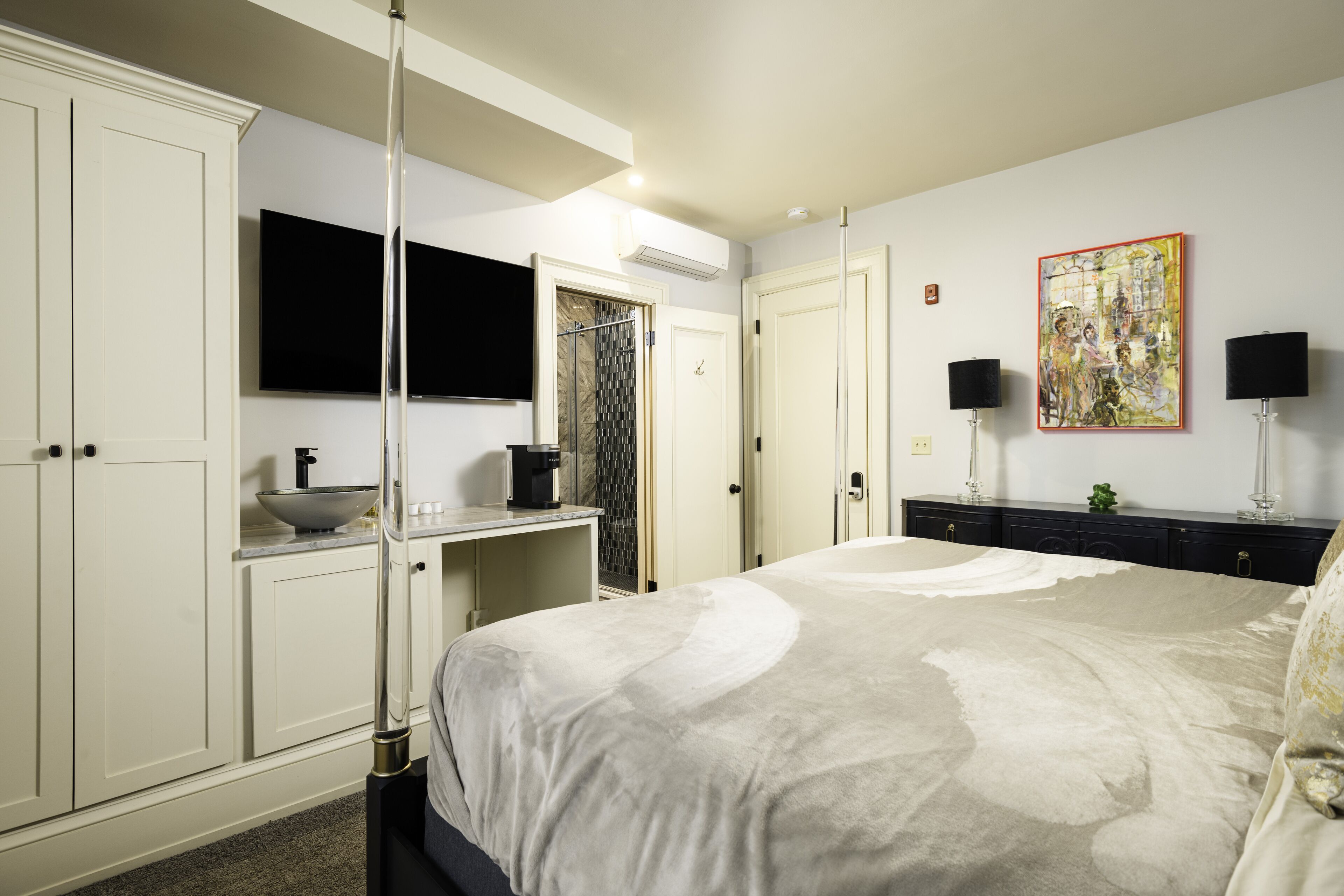 king - the deco room | premium bedding, pillow-top beds, individually decorated