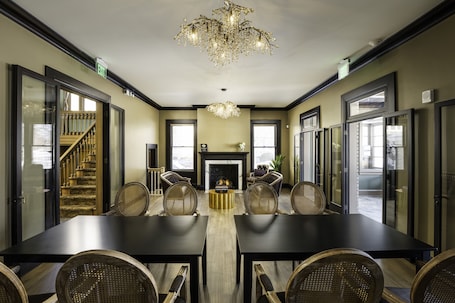 Lareira. The Edward Hotel