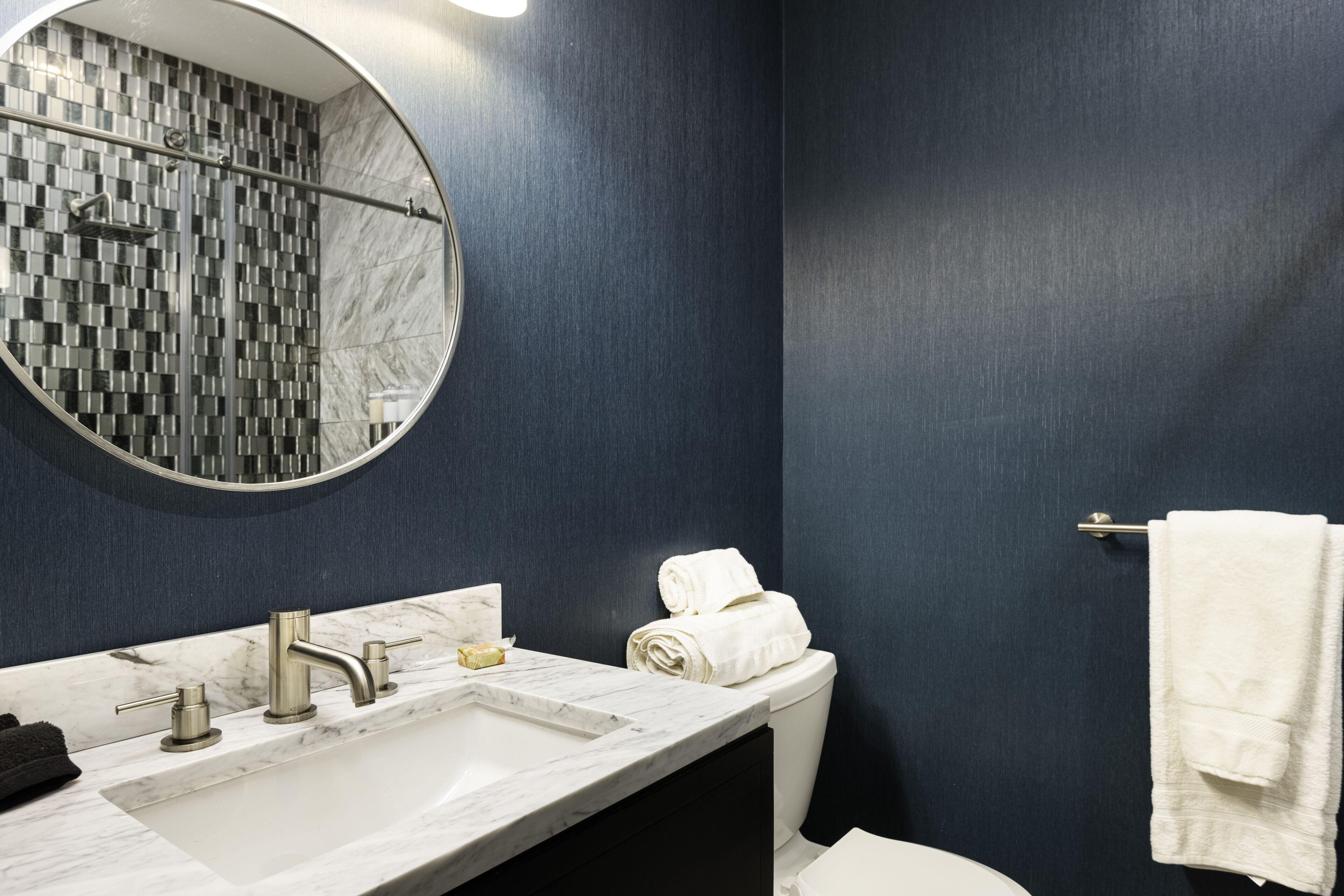 king - the deco room | bathroom | shower, hair dryer, towels, soap