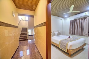 Egyptian cotton sheets, premium bedding, in-room safe