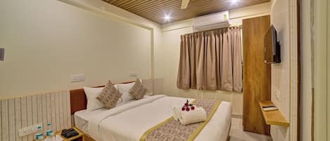 Egyptian cotton sheets, premium bedding, in-room safe