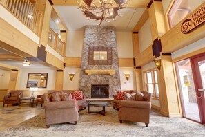 Interior - Spacious 3-Bedroom Condo with Hot Tub, Surrounded by Beautiful Views - CS431 (Copper Mountain)