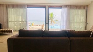 TV - Seaside villa with pool (Ngaparou)