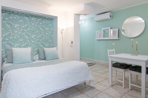 1 chambre, fer et planche à repasser, Wi-Fi gratuit, draps fournis