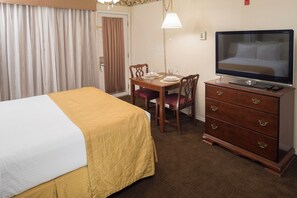 1 bedroom, iron/ironing board, free WiFi, bed sheets - Better Choice for your Vacation! Pool, Kitchen, Minutes to Silver Dollar City (Branson)