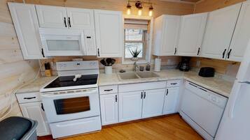 Coffee/tea maker, fridge, microwave, oven