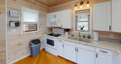 Luxury Cottage in Nelsonville, close to Train, Opera House, near Hocking Hills